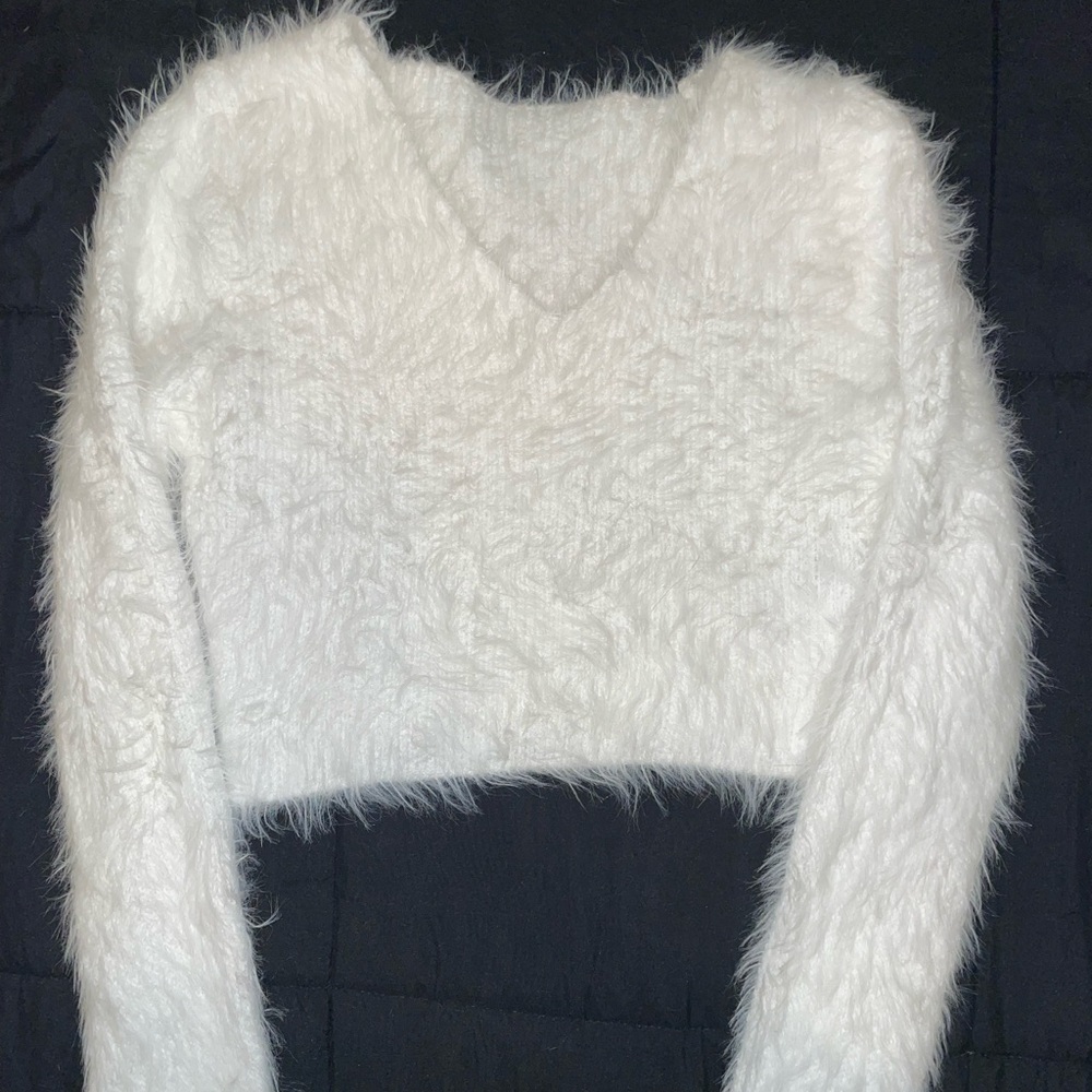 White furry v neck crop top winter